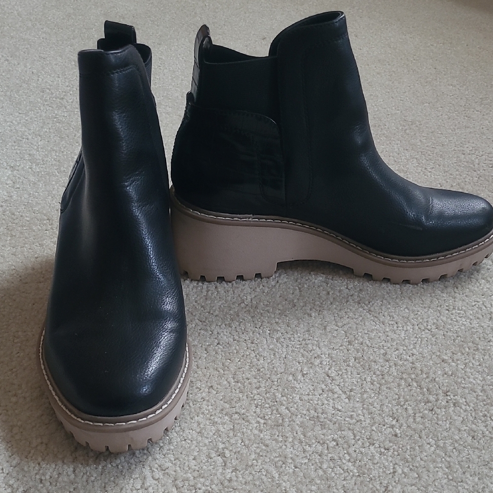 Dolce Vita Black Leather Ankle Booties